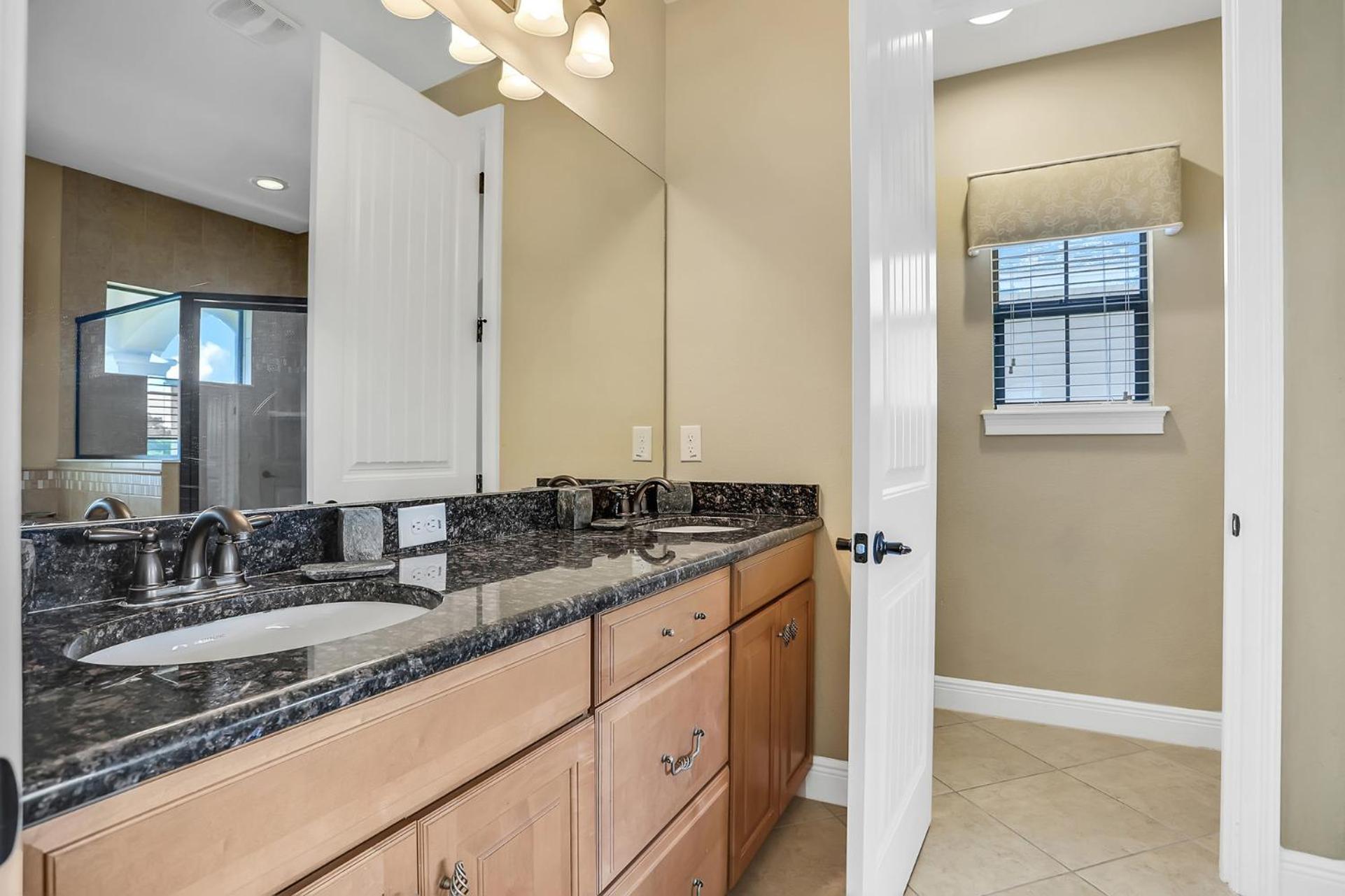 Modern 5 Bedroom Oasis In Orlando6534